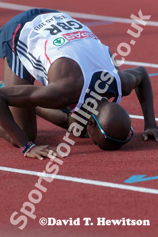 Mo Farah (GB) wins the 5000 metres at the European Athletics Team Championships.